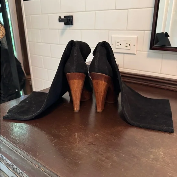 Black Slouchy Suede Boots with Platform Wooden Heel Sz 7 - Picture 4 of 6